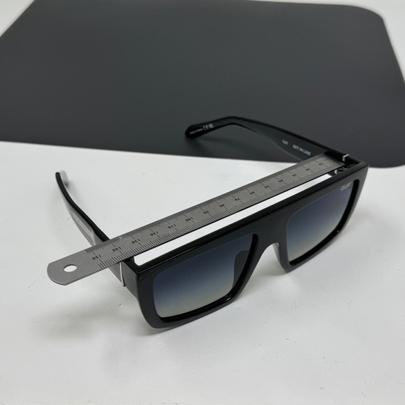 Quay australia GET IN LINE Black flat top shield sunglasses - Picture 7 of 12
